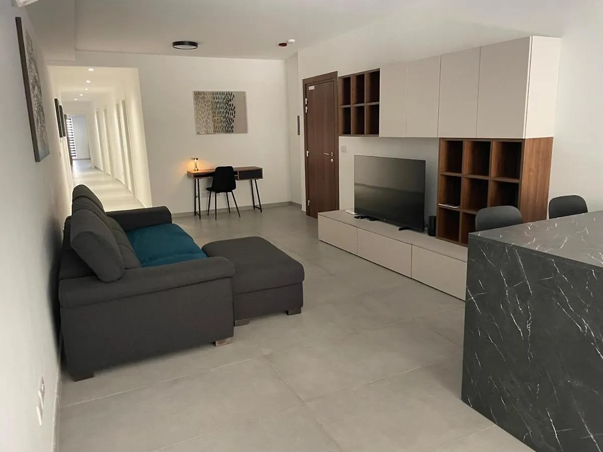 Rb3 - Centrally Located Luxurious Apartment Sliema