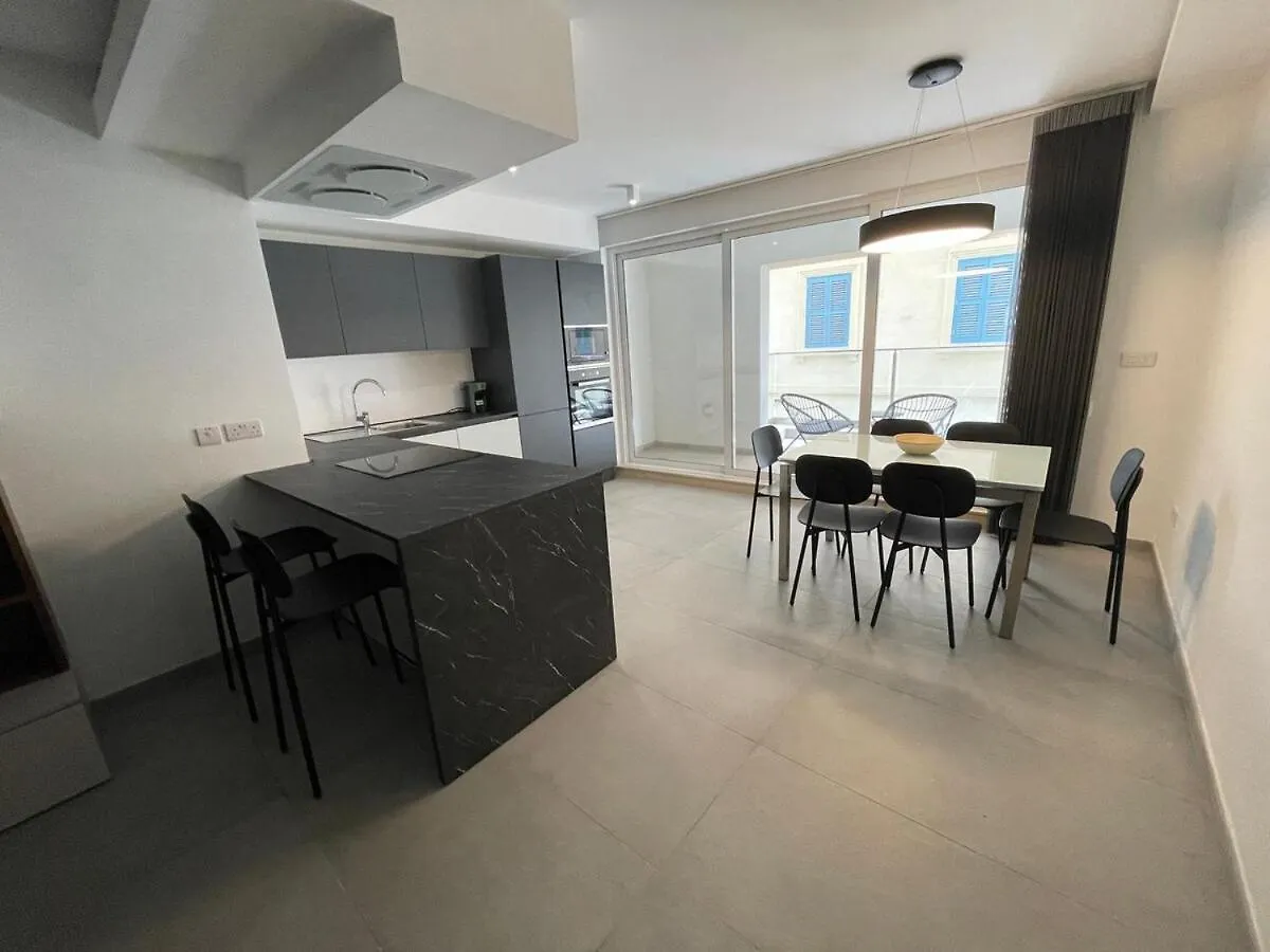Rb3 - Centrally Located Luxurious Apartment Sliema