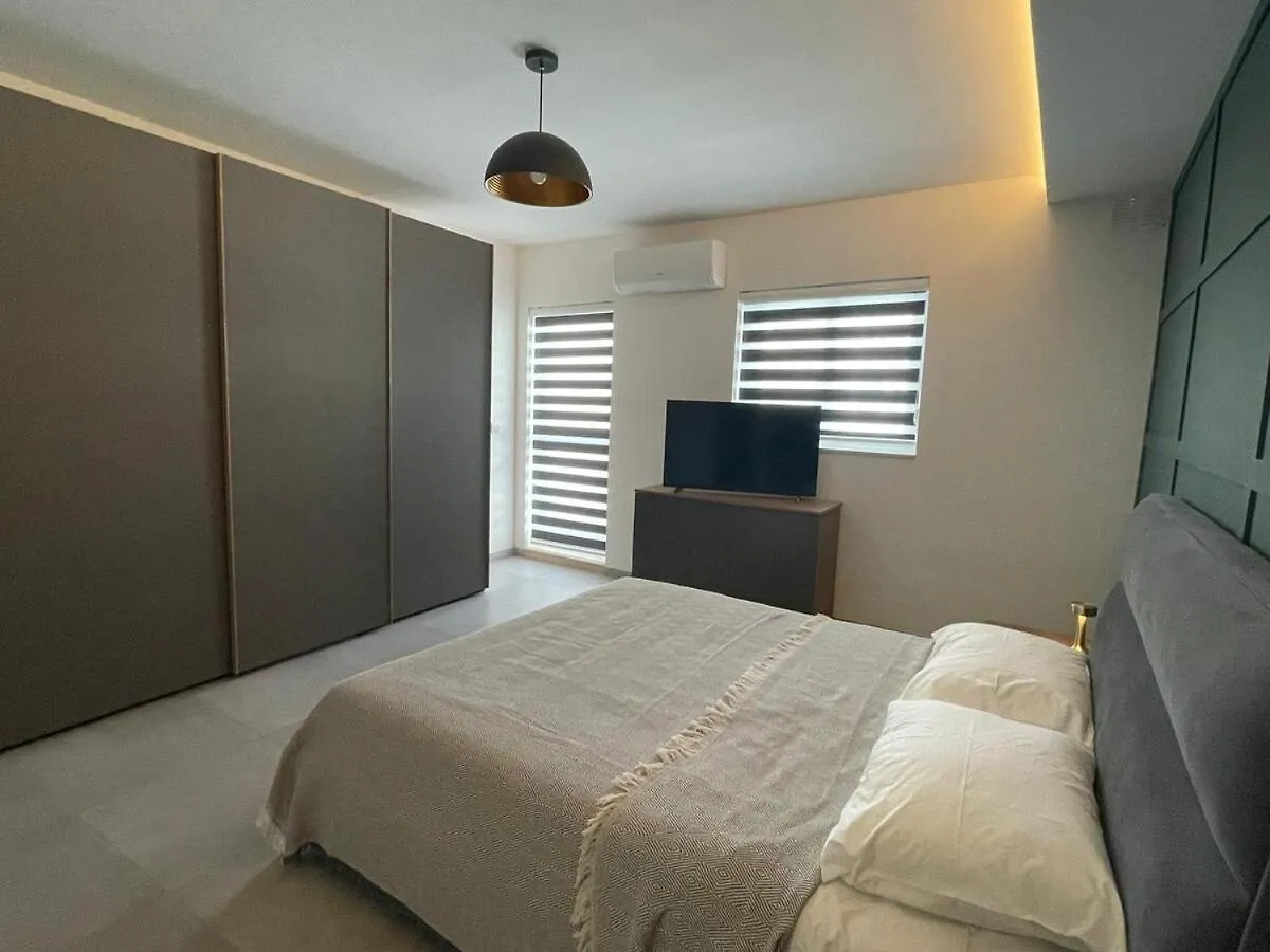 Rb3 - Centrally Located Luxurious Apartment Sliema