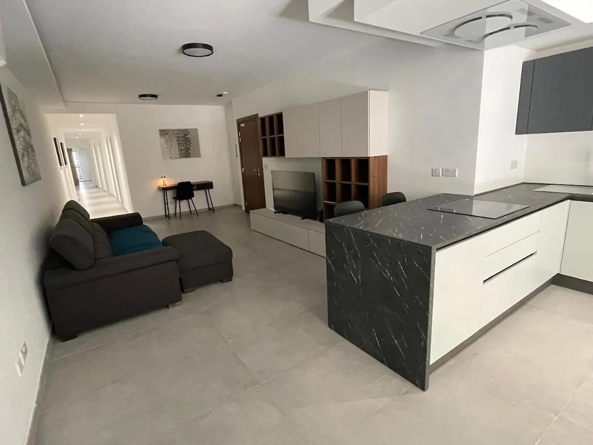 Rb3 - Centrally Located Luxurious Apartment Sliema