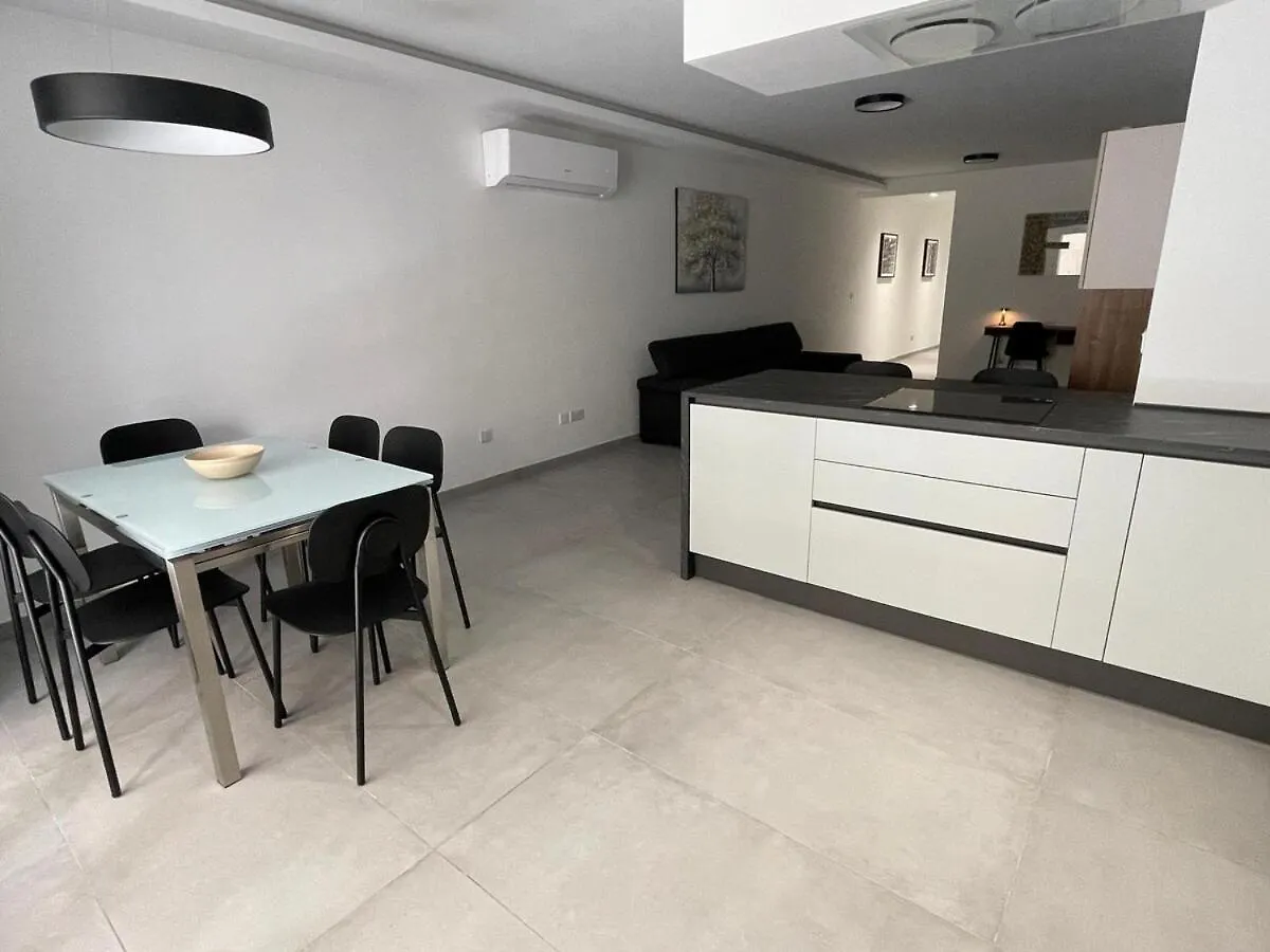Rb3 - Centrally Located Luxurious Apartment Sliema