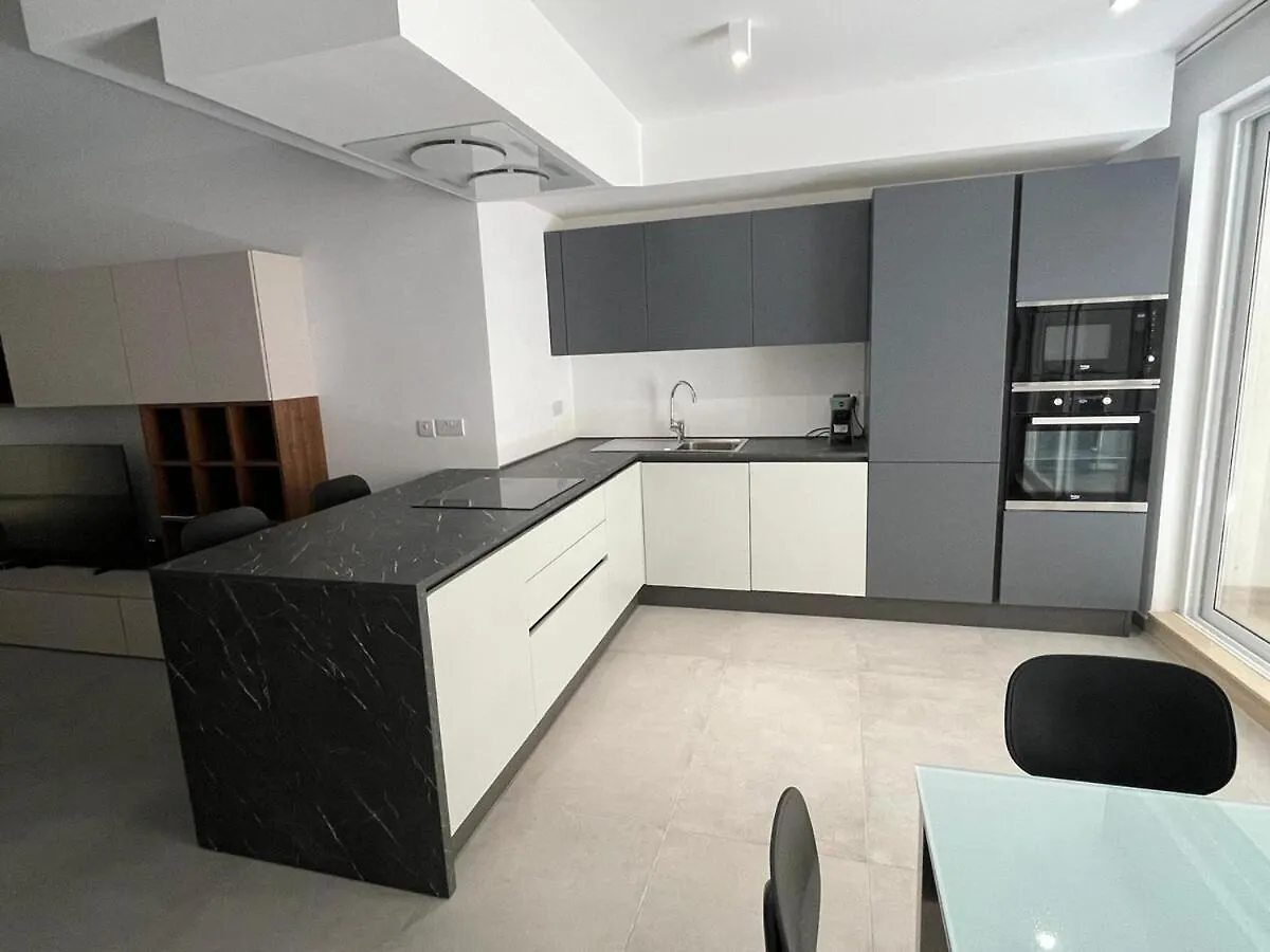 Rb3 - Centrally Located Luxurious Apartment Sliema 0*,