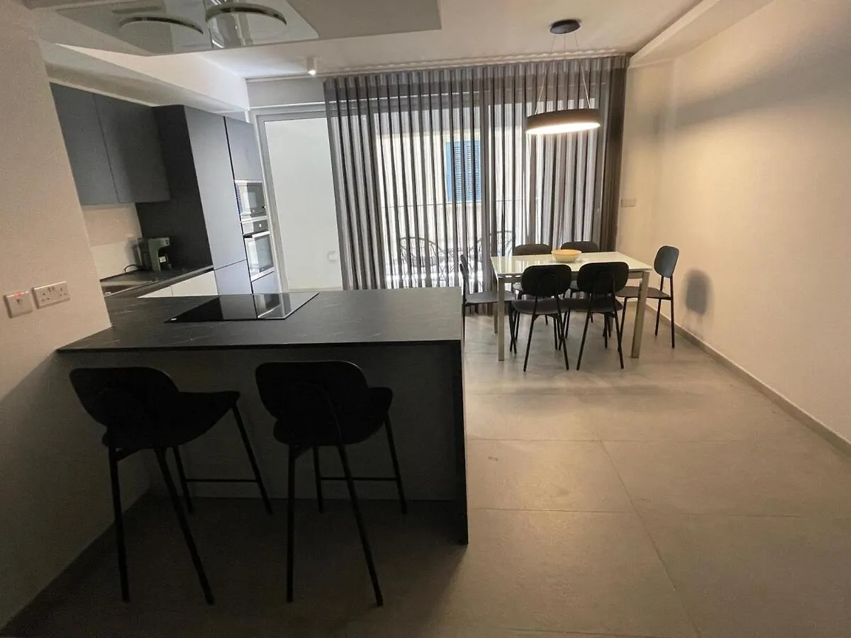Rb3 - Centrally Located Luxurious Apartment Sliema