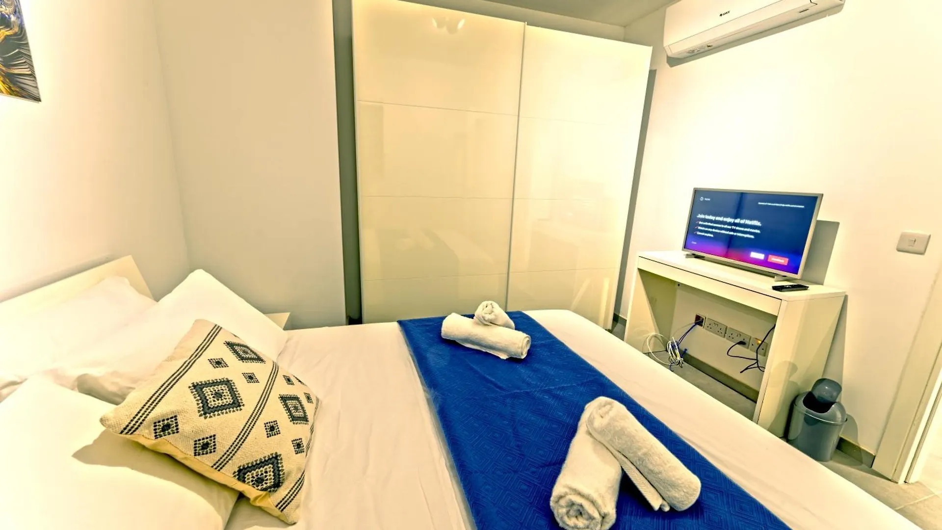 Rb3 - Centrally Located Luxurious Apartment Sliema 0*,  Malta