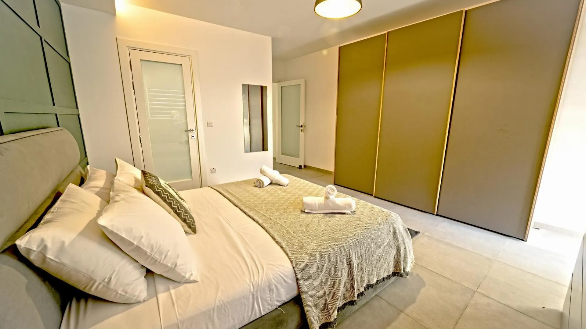 Rb3 - Centrally Located Luxurious Apartment Sliema